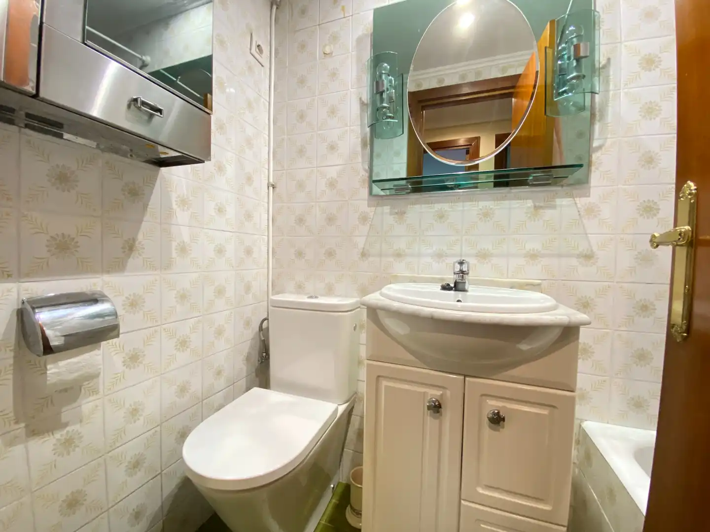 Bathroom of Flat for rent in Bilbao   with Heating, Terrace and Furnished