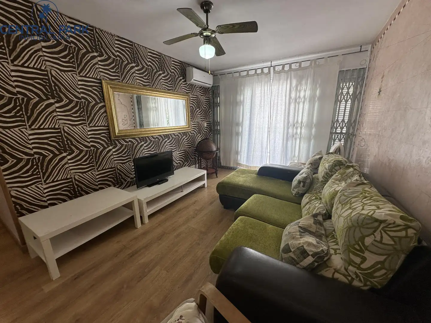 Sala d'estar de Apartament en venda en Salou amb Aire condicionat, Terrassa i Moblat