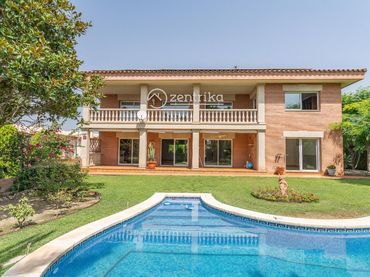 Xalet amb piscina en venda a Miquel Angel