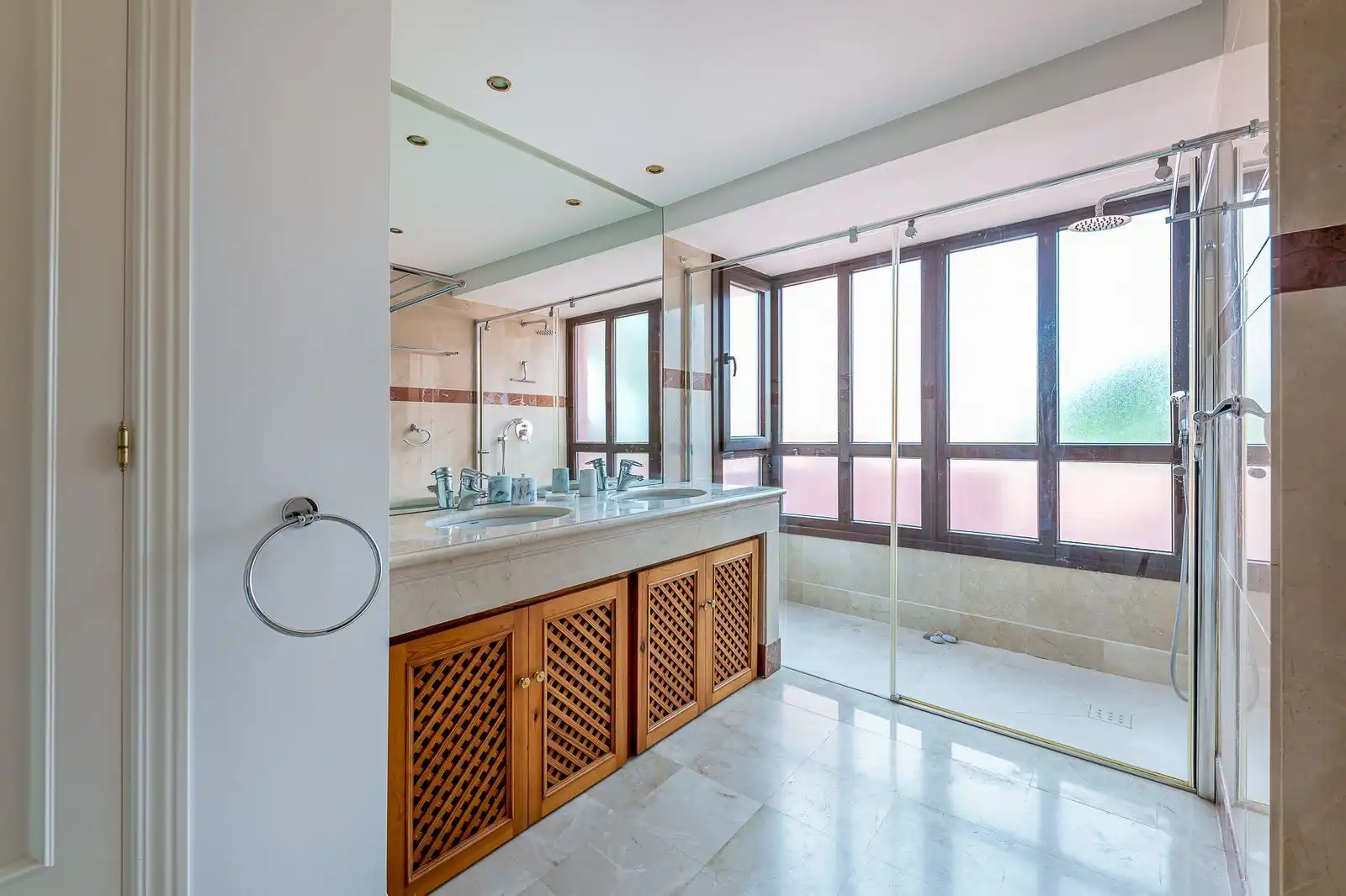 Badezimmer von Maisonette zum Verkauf in Estepona mit Klimaanlage, Terrasse und Möbliert