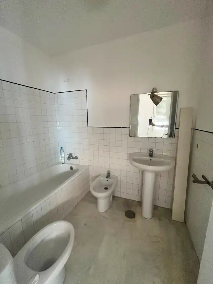 Badezimmer von Wohnungen zum Verkauf in Sanlúcar la Mayor mit Klimaanlage, Heizung und Abstellraum