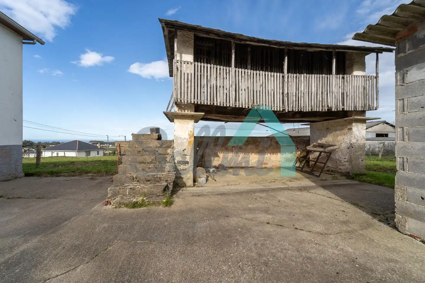 Exterior view of Houses for sale in Valdés - Luarca  with Private garden and Parquet flooring