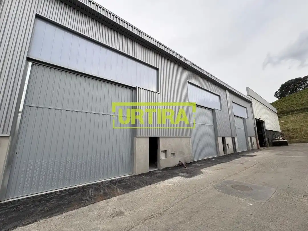 Vista exterior de Nave industrial en venta en Zarautz