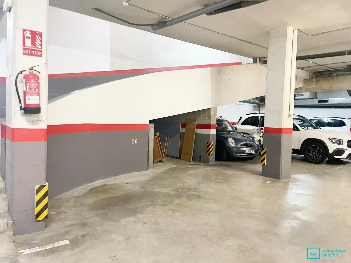 Parking of Study for rent in Barcelona  with Air Conditioner and Terrace