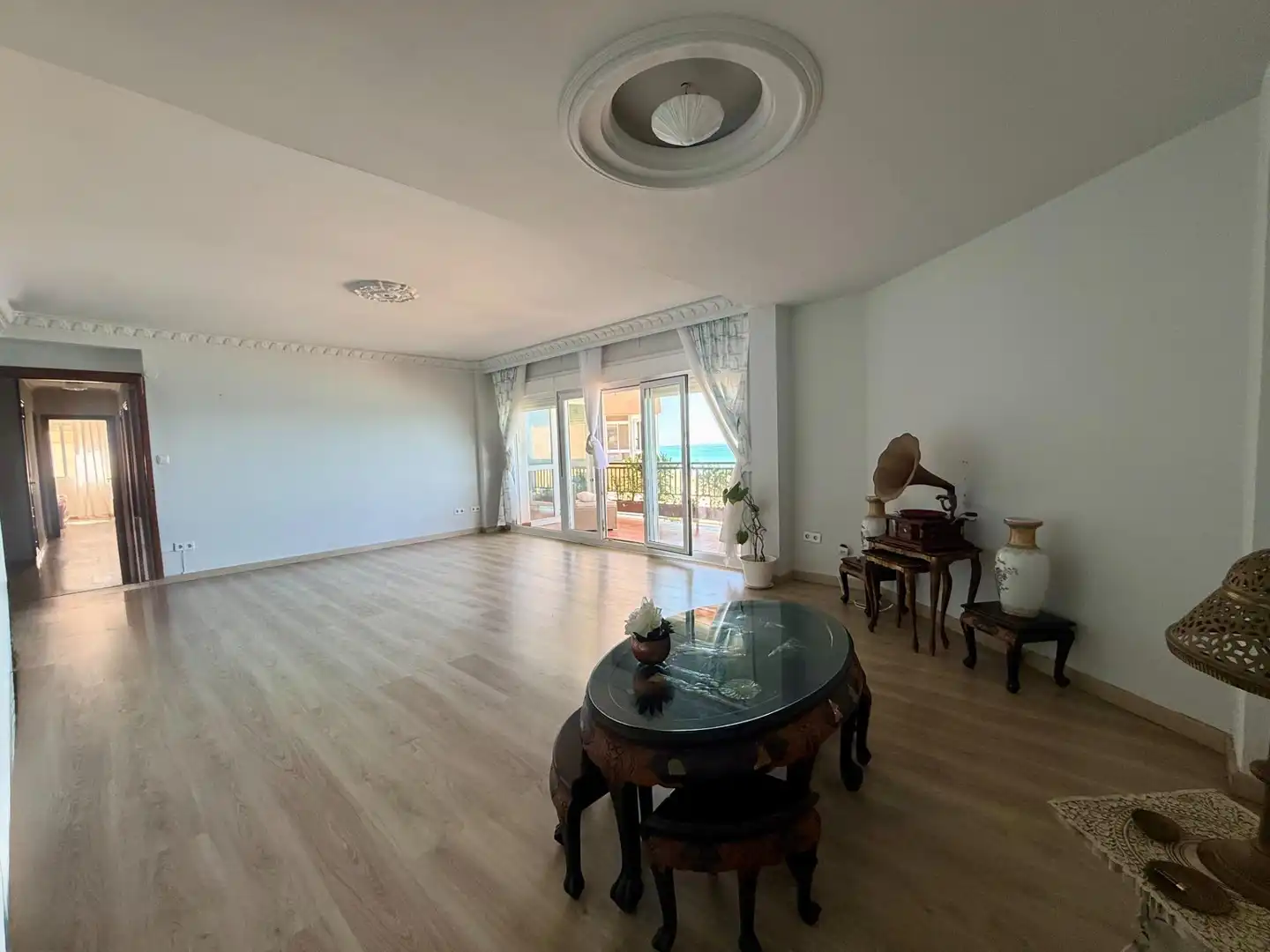 Sala d'estar de Pis en venda en Cádiz amb Terrassa i Balcó