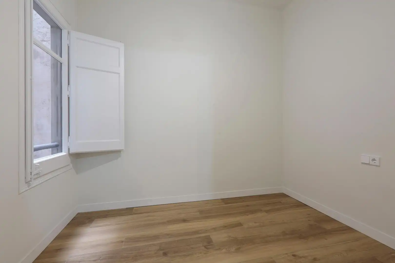 Bedroom of Flat for rent in Barcelona  with Air Conditioner, Heating and Parquet flooring