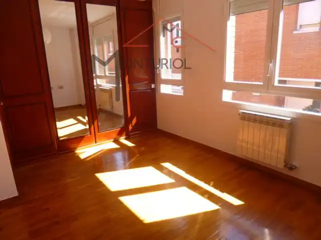 Dormitori de Casa adosada en venda en Sant Joan Despí amb Aire condicionat, Calefacció i Jardí privat