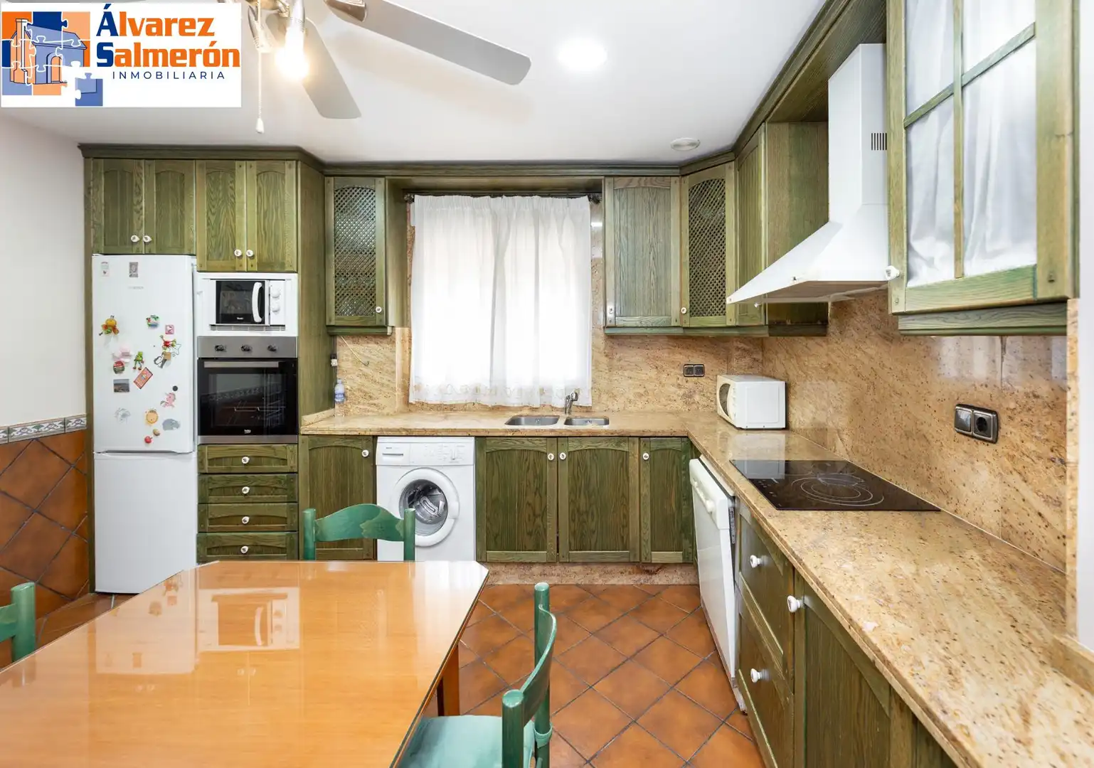 Cocina de Casa o chalet en venta en Monachil con Aire acondicionado, Calefacción y Jardín privado