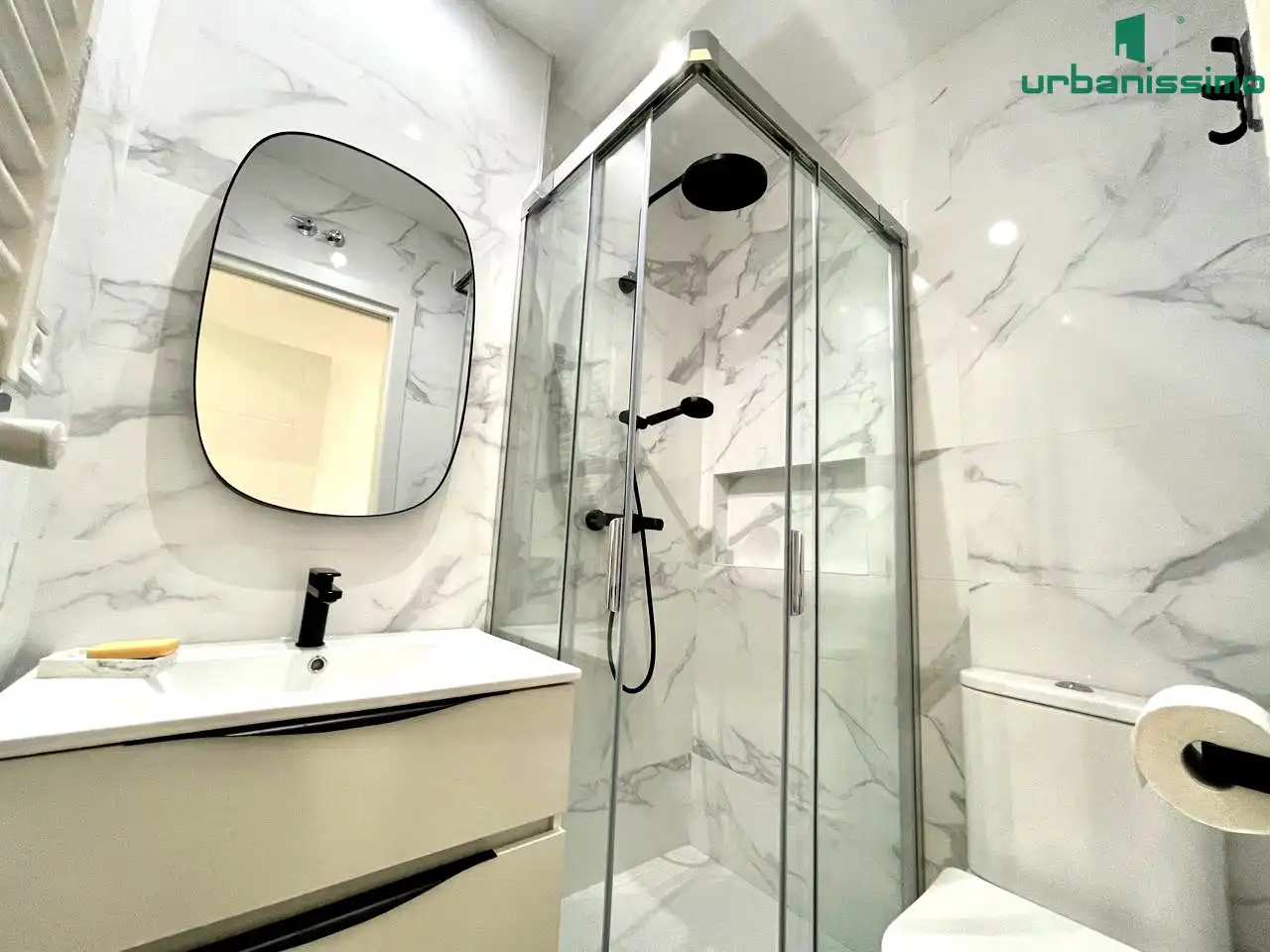 Baño de Apartamento de alquiler en Madrid con Aire acondicionado, Calefacción y Terraza