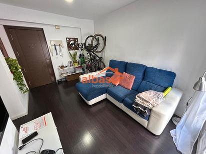Sala d'estar de Pis en venda en  Córdoba Capital amb Aire condicionat, Traster i Moblat