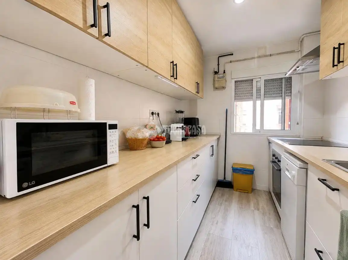 Kitchen of Flat for sale in Aranjuez  with Air Conditioner, Heating and Terrace