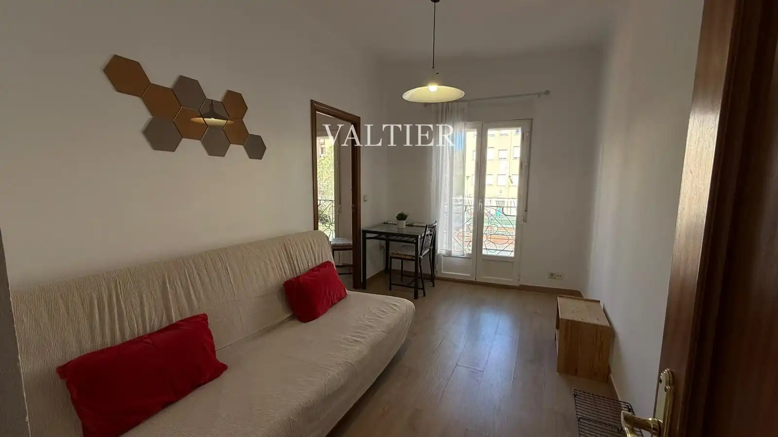 Dormitori de Pis de lloguer en  Madrid Capital amb Terrassa i Moblat