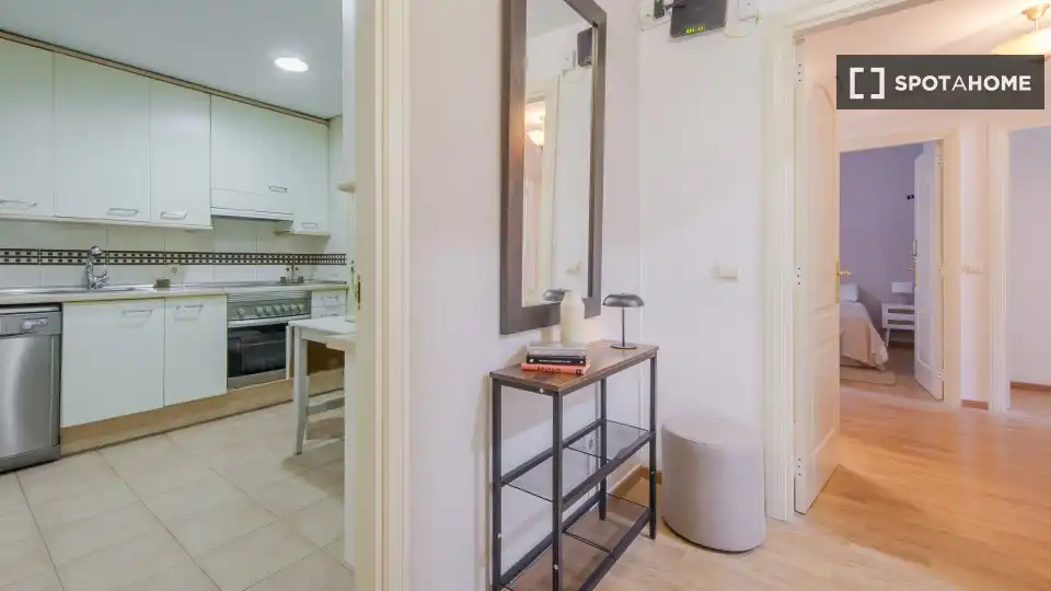 Flat for rent in Madrid  with Air Conditioner, Heating and Furnished