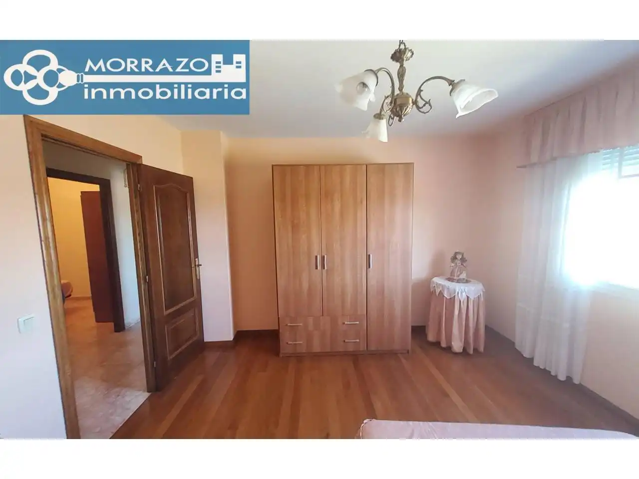 Dormitori de Casa o xalet en venda en Bueu amb Calefacció, Parquet i Moblat