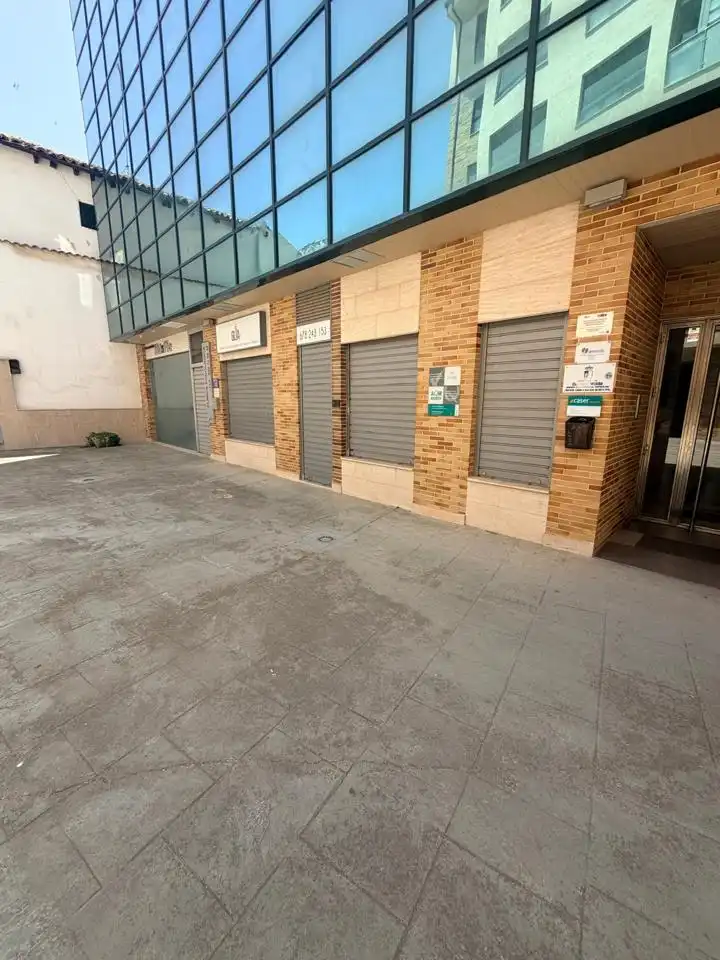 Local comercial en venda a Miguel De Cervantes