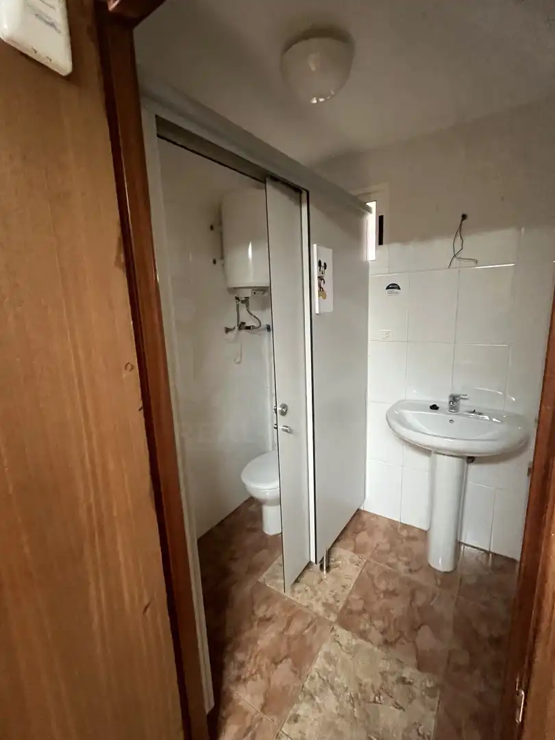 Bathroom of Commercial properties for rent in Pobladura de Pelayo García