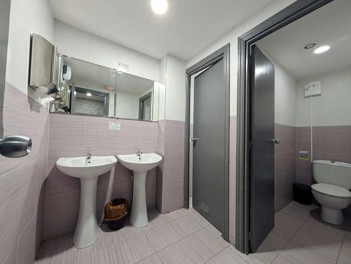 Baño de Local de alquiler en Cuarte de Huerva