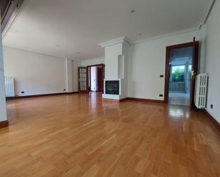Living room of House or chalet for sale in  Logroño  with Heating, Private garden and Parquet flooring