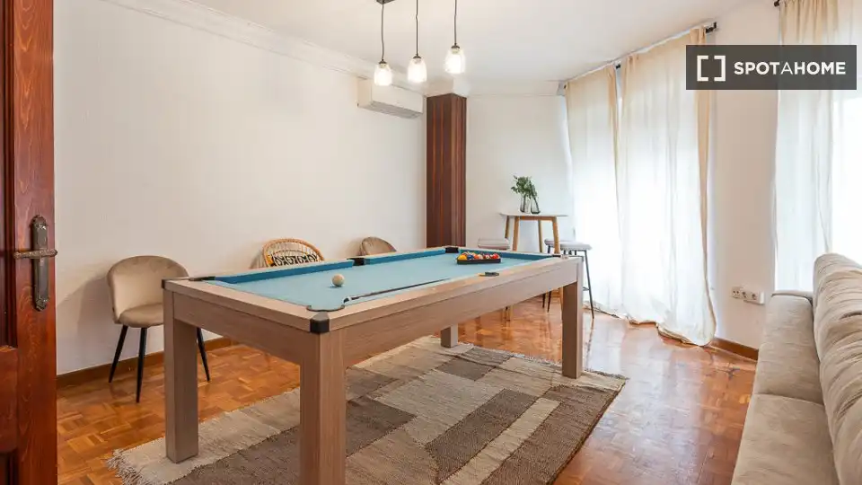 Room in Ensanche - Diputación