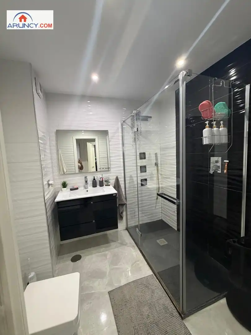 Bathroom of Flat for sale in Sur