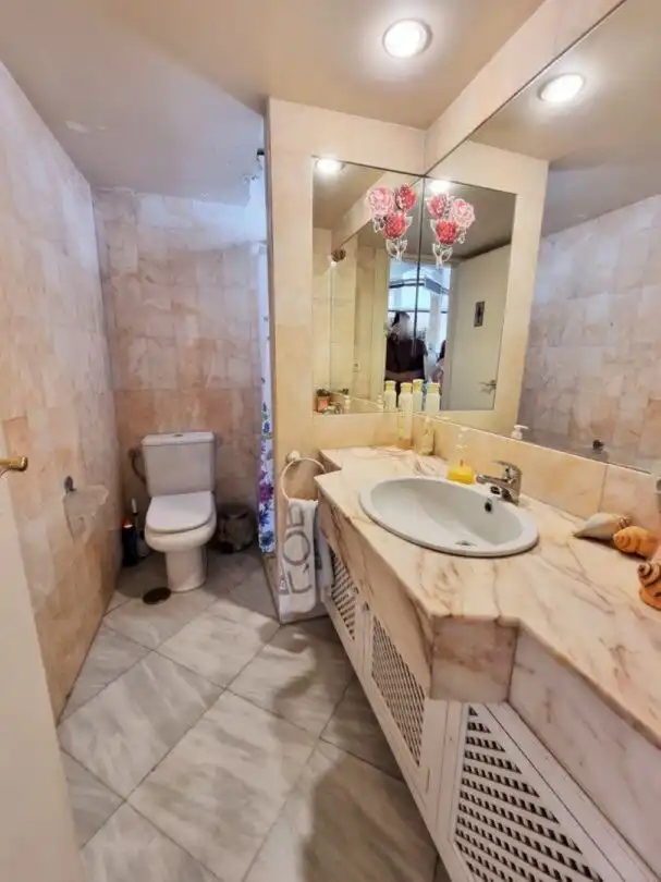 Badezimmer von Büro zum Verkauf in La Moraleja