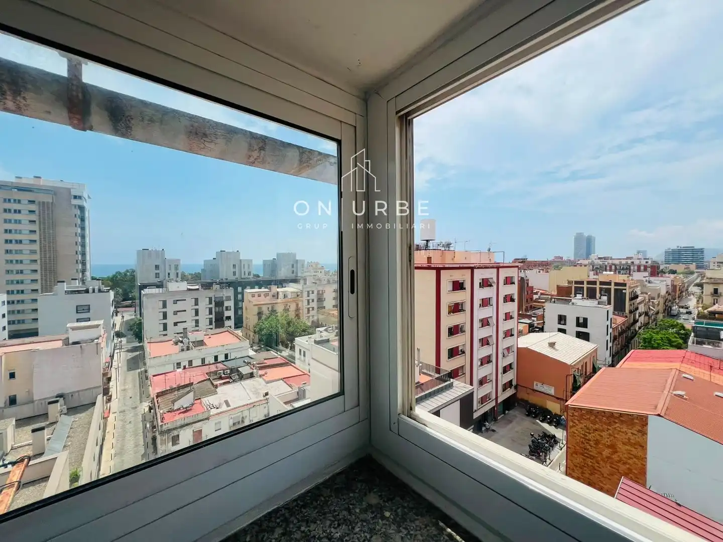 Vista exterior de Ático en venta en Barcelona con Calefacción