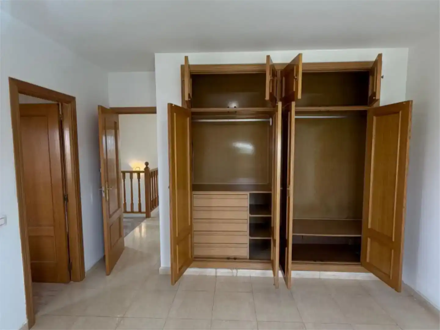 Dormitori de Casa o xalet en venda en Cedillo del Condado amb Piscina i Balcó