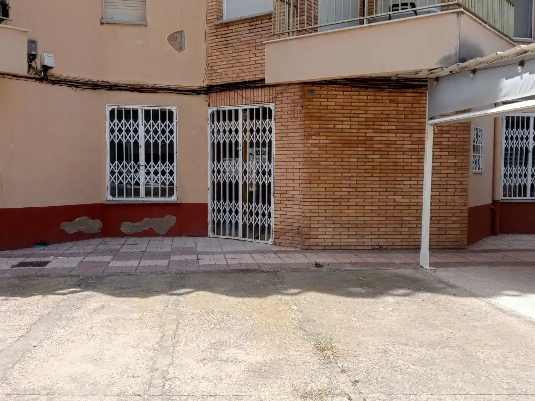 Business premises for sale in emili vendrell 3, imagen 6