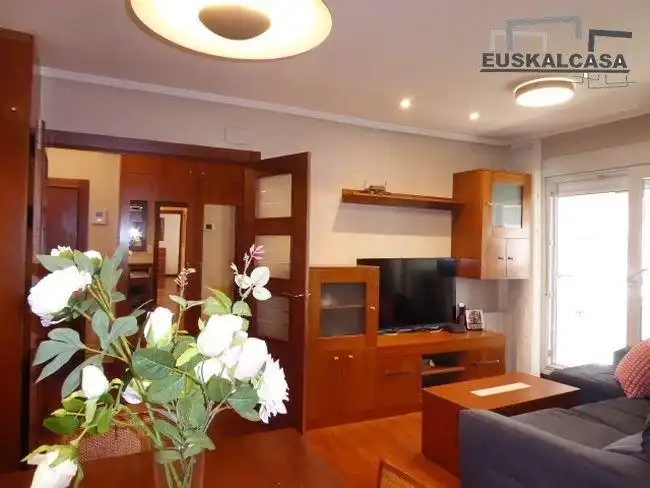 Sala d'estar de Pis en venda en Errekalde