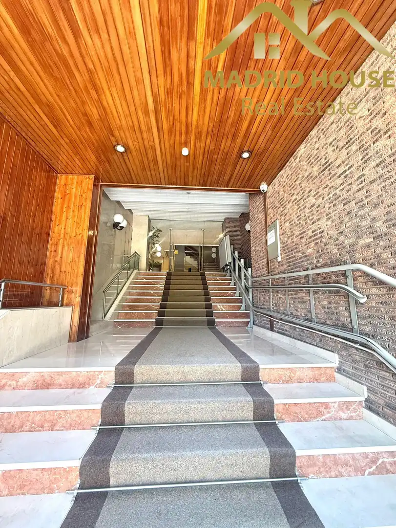 Büro zur Miete in Madrid mit Heizung und Terrasse