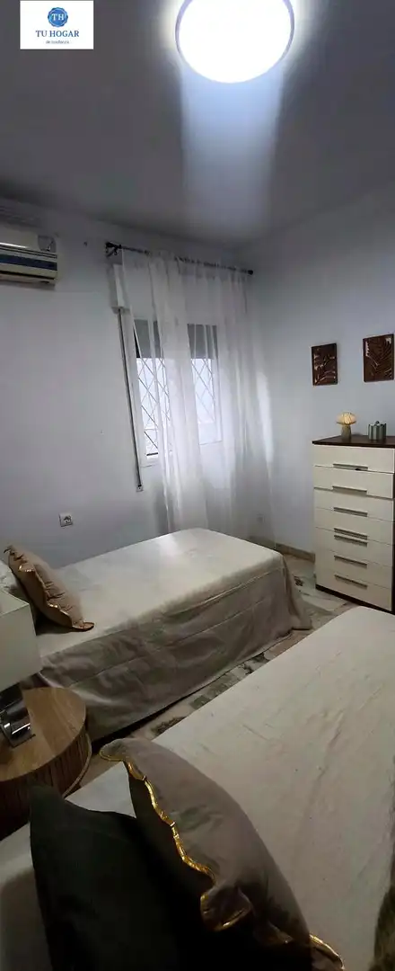 Dormitori de Casa o xalet en venda en Alcalá de Guadaira amb Calefacció, Jardí privat i Terrassa