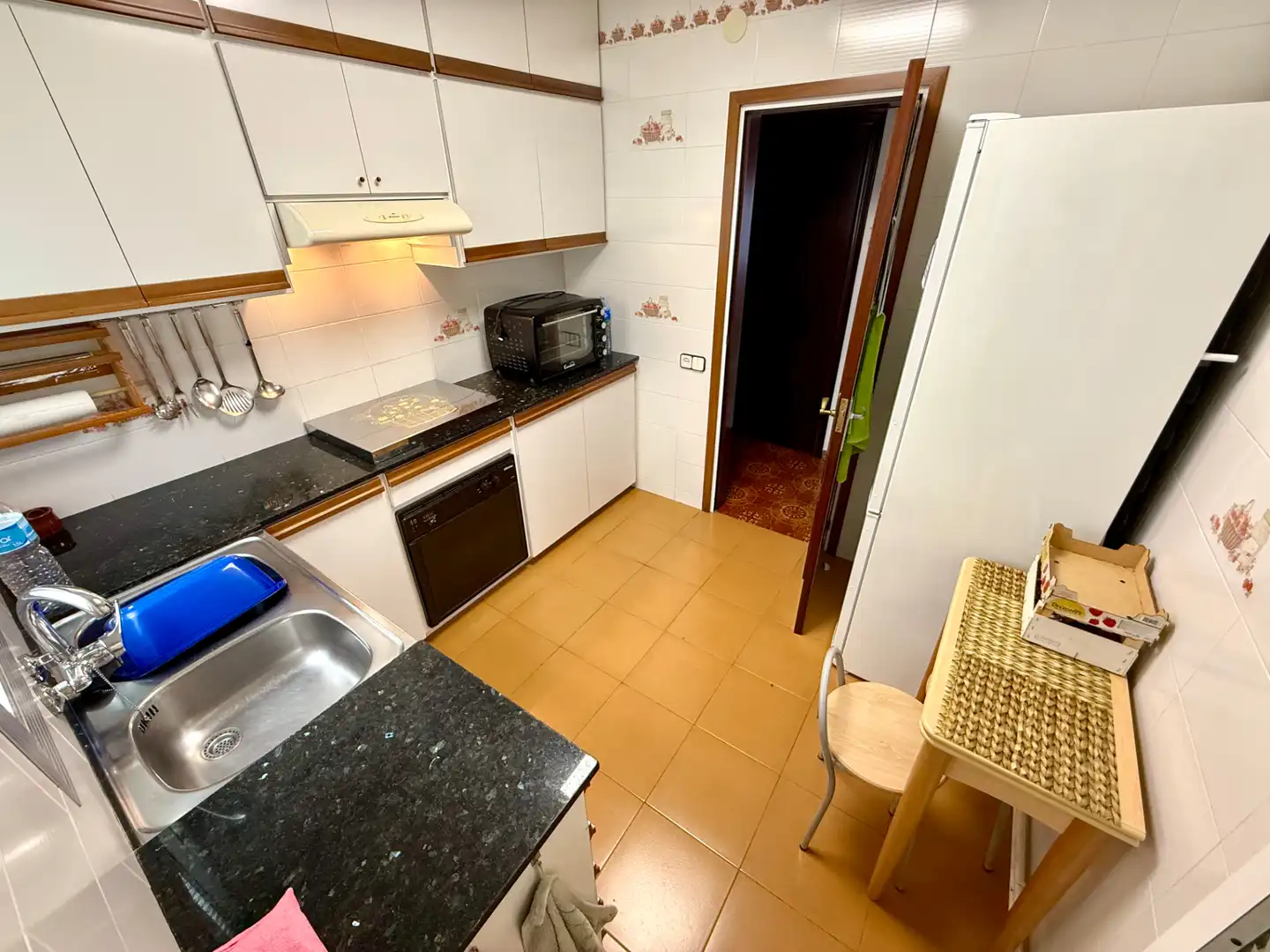 Küche von Wohnung zum Verkauf in Sant Boi de Llobregat mit Heizung, Ofen und Balkon