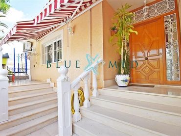 Villa zum Verkauf in Calle del Tucán
