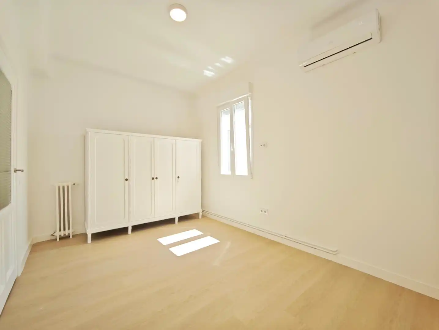 Schlafzimmer von Wohnung zur Miete in Madrid mit Klimaanlage, Heizung und Terrasse