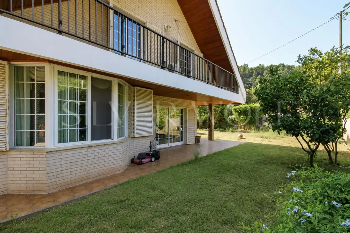Casa con piscina en venta en Segona Avinguda, imagen 4
