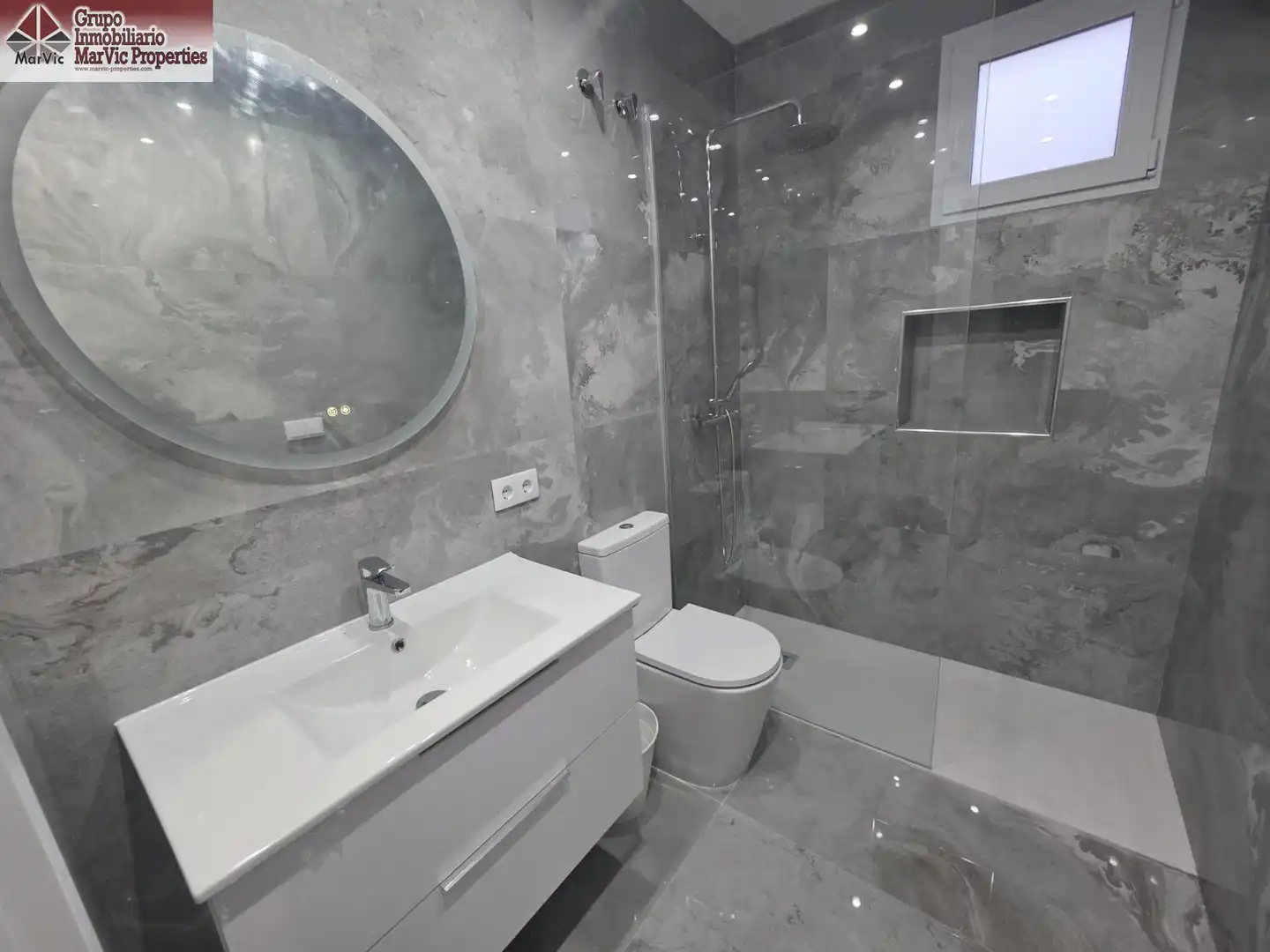 Baño de Planta baja en venta en Benidorm con Amueblado y Piscina comunitaria