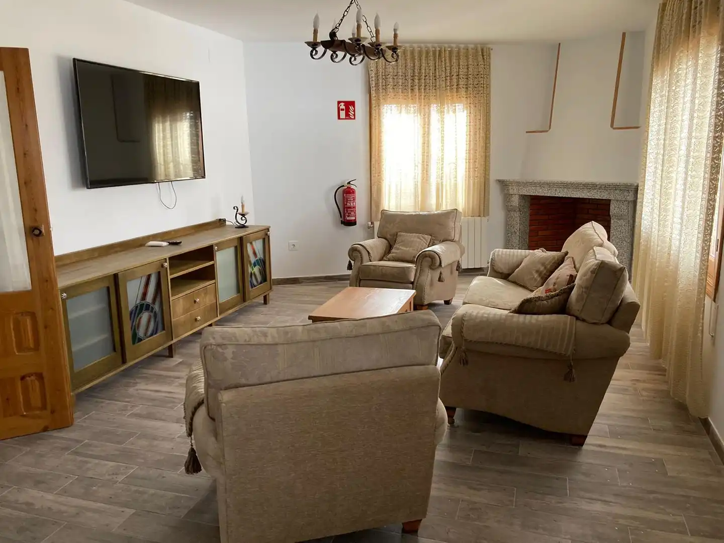 Sala d'estar de Casa o xalet de lloguer en El Peral   amb Aire condicionat i Moblat