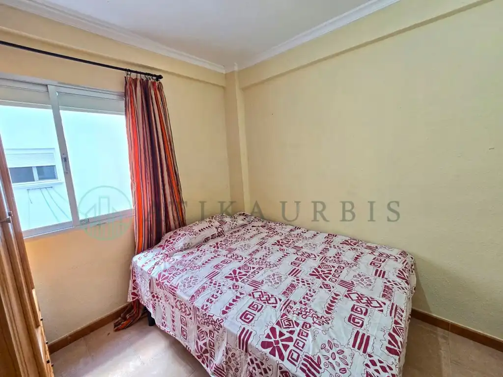 Piso en venta en Calle Manuel Altolaguirre, Girón - Las Delicias