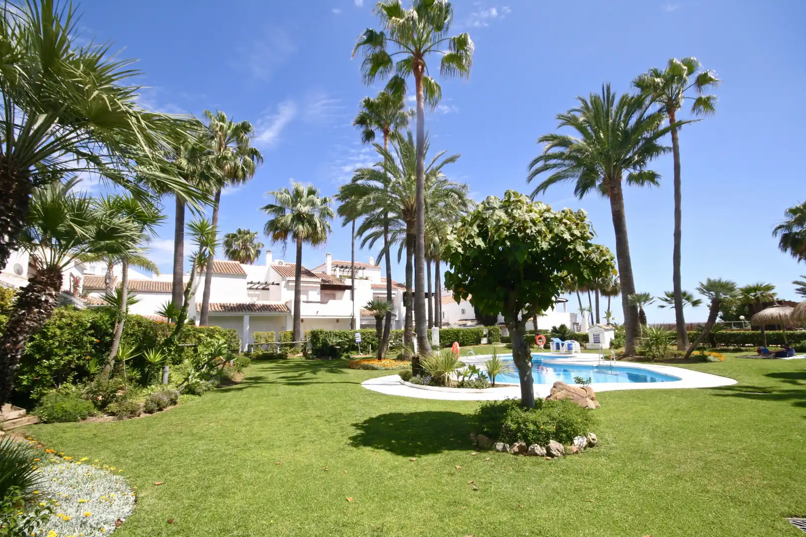 Jardín de Casa adosada de alquiler en Marbella con Calefacción, Piscina y Amueblado