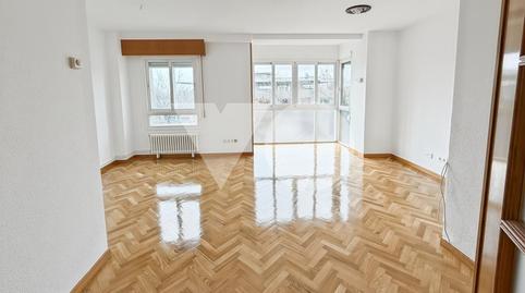 Foto 4 de Piso en venta en De Estocolmo, Rosas - Musas,  Madrid Capital