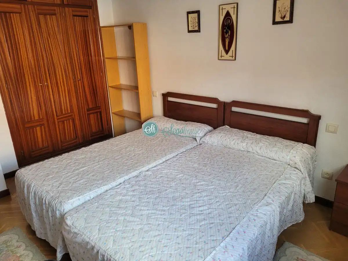 Bedroom of Apartments for sale in Segovia  with Heating, Parquet flooring and Terrace