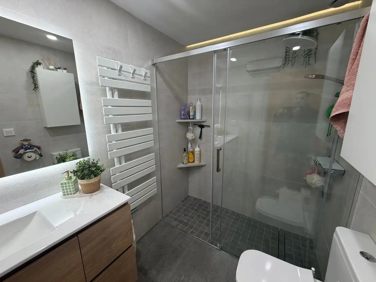 Baño de Piso en venta en Girona con Aire acondicionado, Jardín privado y Terraza