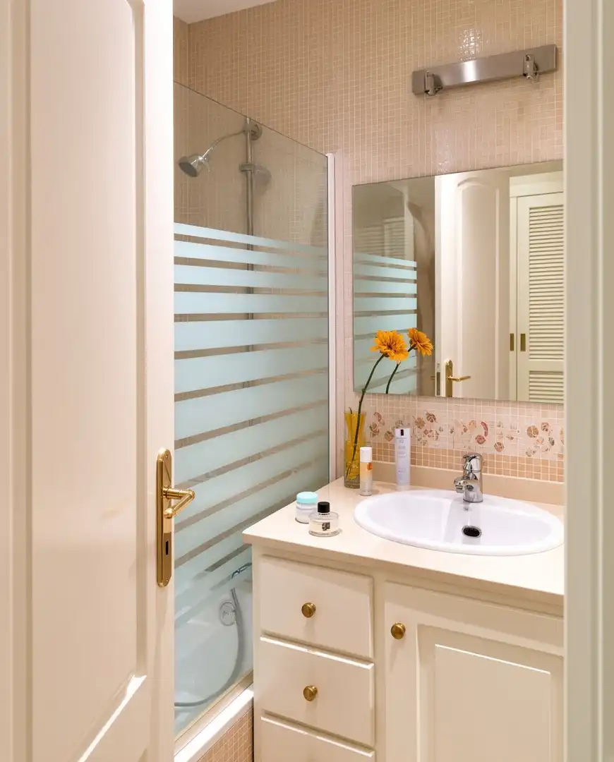 Badezimmer von Wohnung zum Verkauf in Estepona mit Klimaanlage, Terrasse und Möbliert