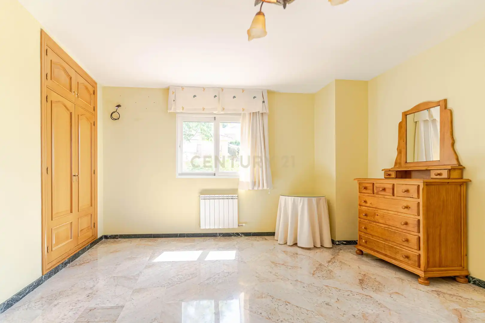 Dormitori de Casa o xalet en venda en Alfacar amb Jardí privat i Piscina