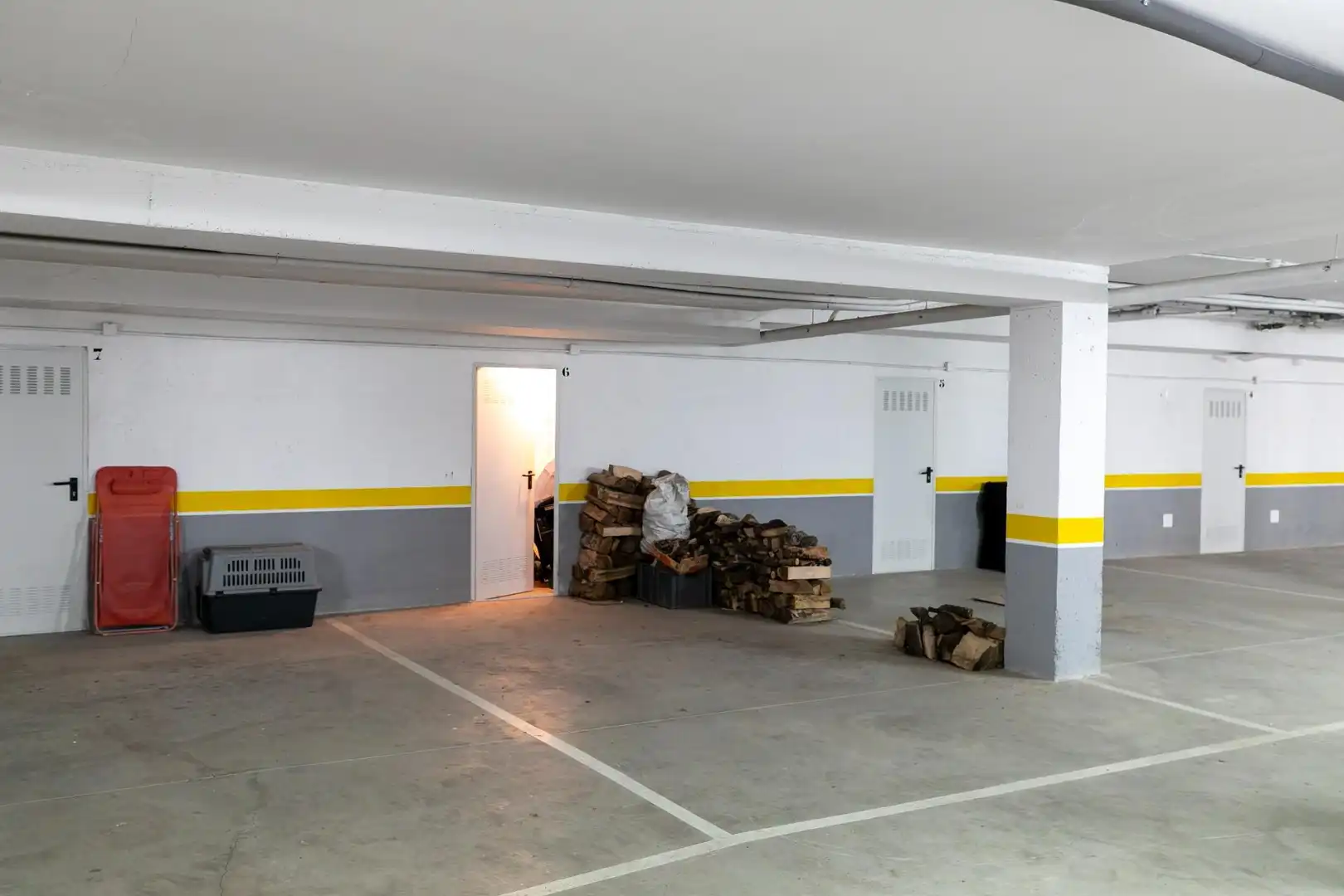 Parking de Casa adosada en venta en Biescas con Calefacción, Jardín privado y Amueblado