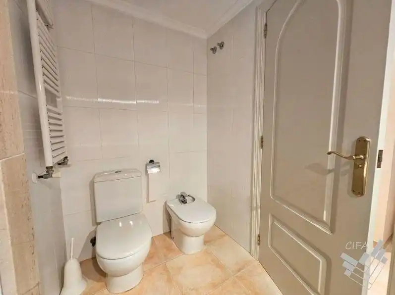 Badezimmer von Wohnung zum Verkauf in Vinaròs mit Heizung, Möbliert und Balkon