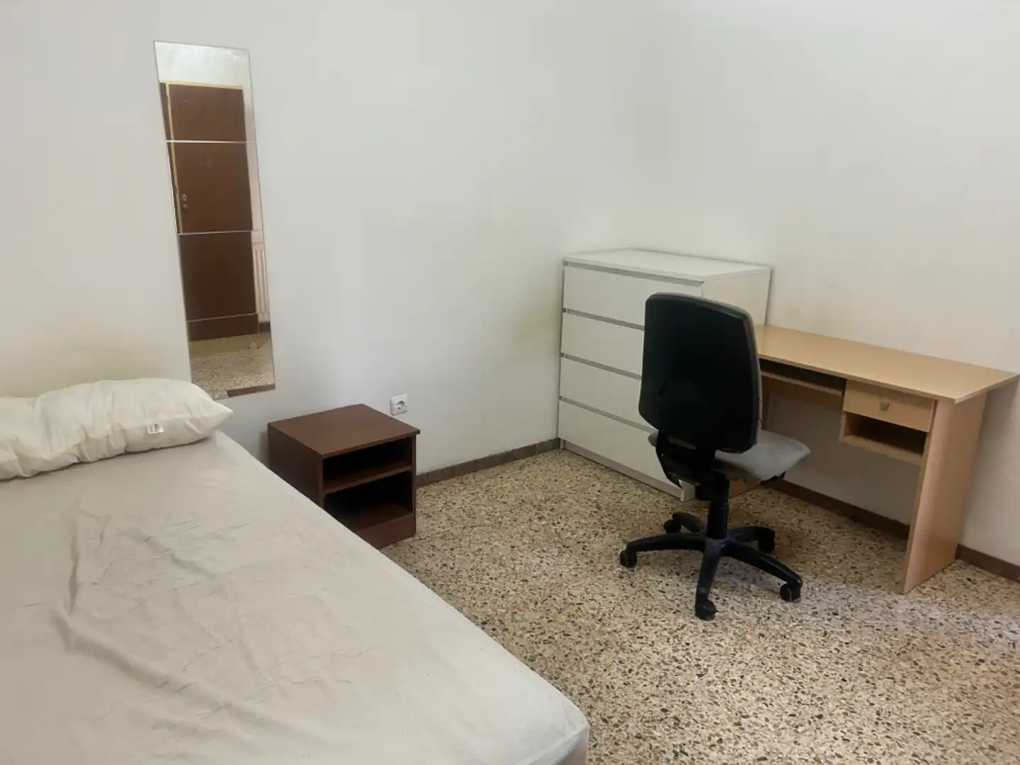 Schlafzimmer von Wohnung zur Miete in Huesca mit Heizung, Parkett und Terrasse