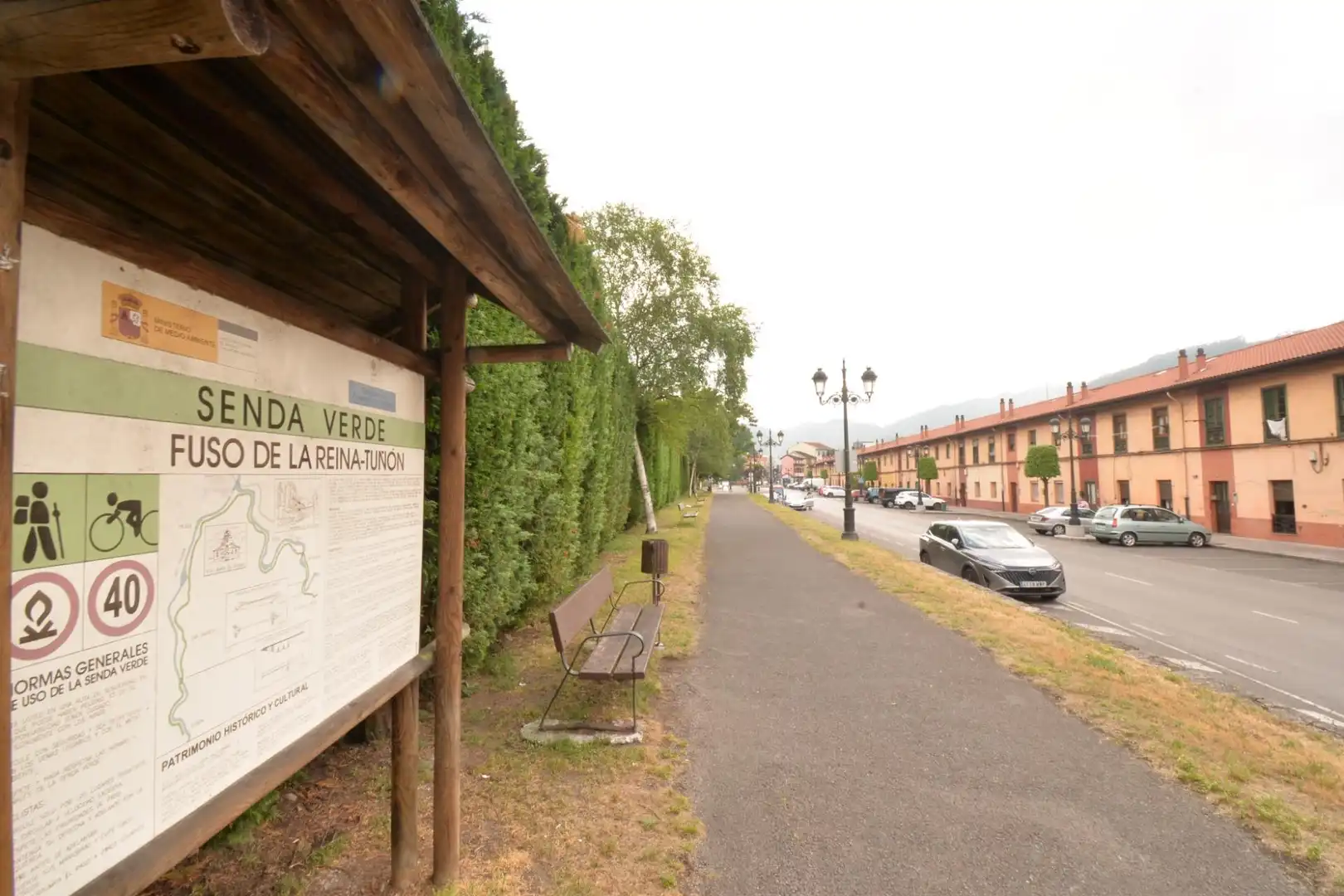 Vista exterior de Piso en venta en Oviedo  con Calefacción
