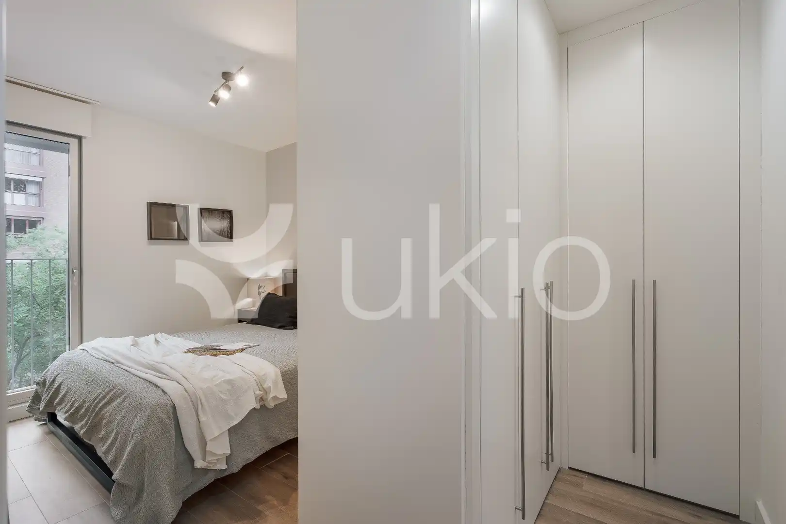 Dormitori de Apartament de lloguer en Madrid amb Aire condicionat, Calefacció i Terrassa