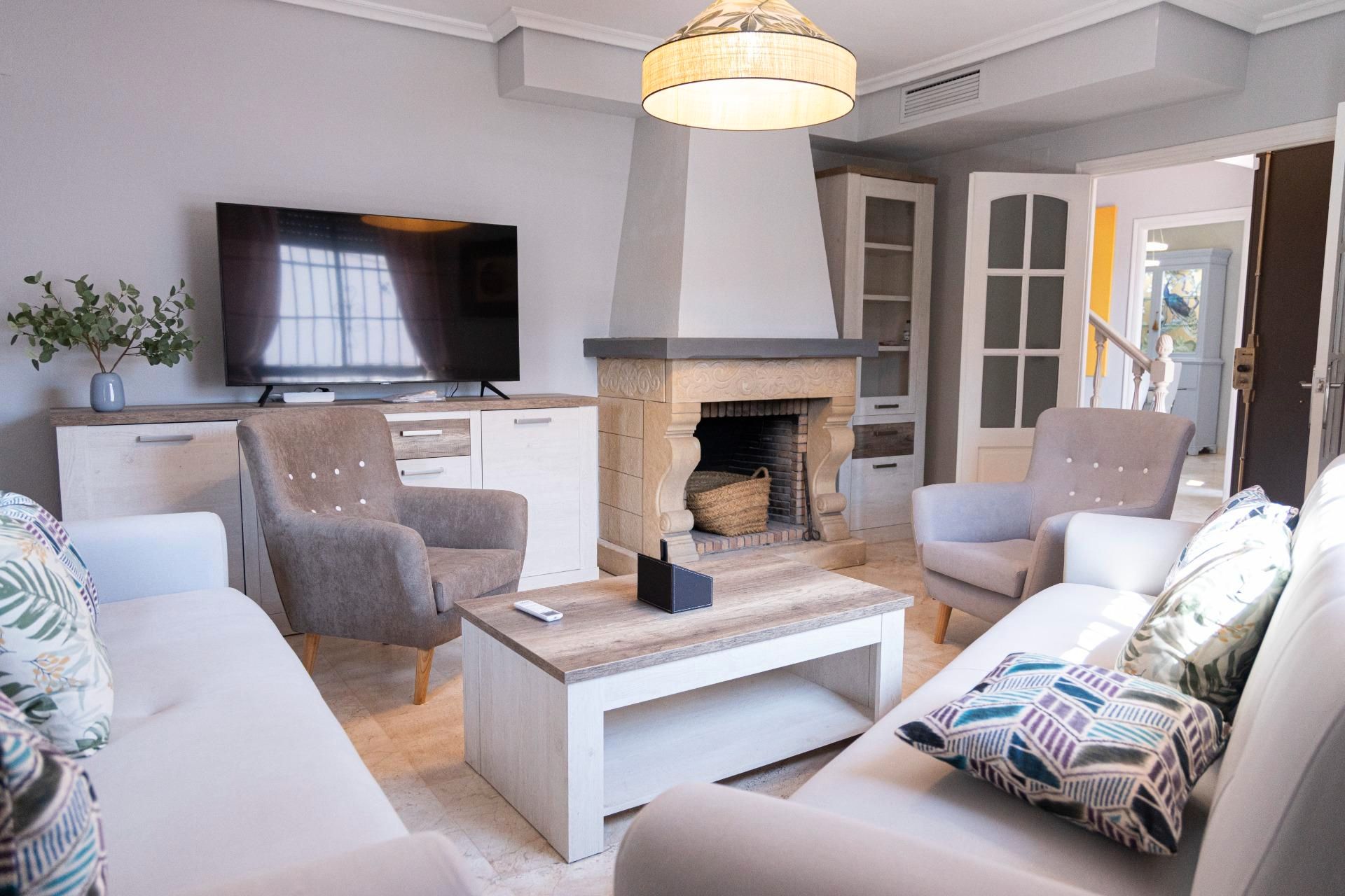 Sala d'estar de Casa adosada en venda en  Córdoba Capital amb Aire condicionat i Jardí privat